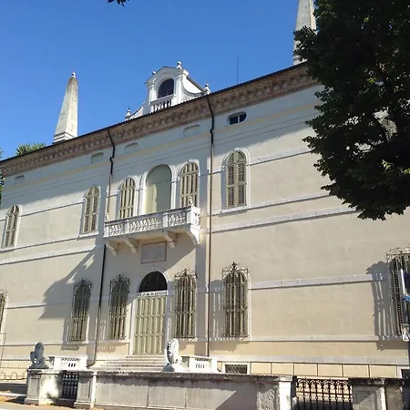 アパート The Riverside