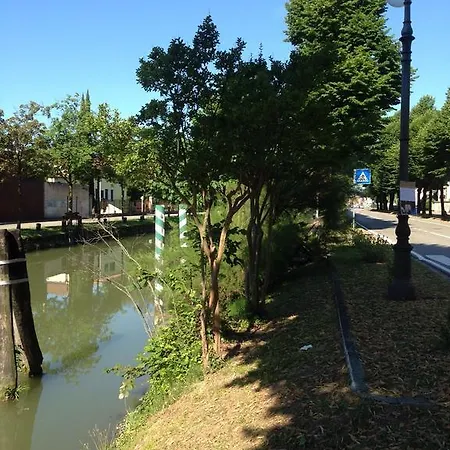 アパート The Riverside ミーラ