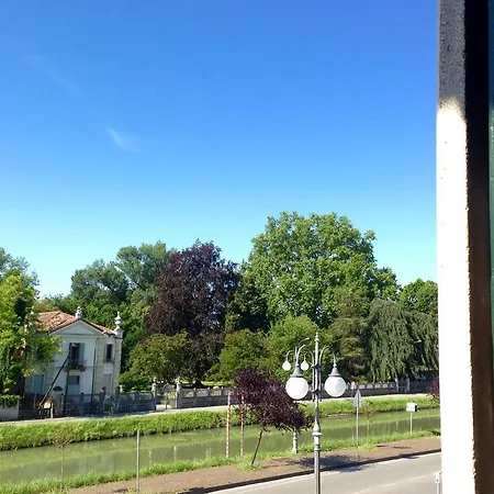 アパート The Riverside