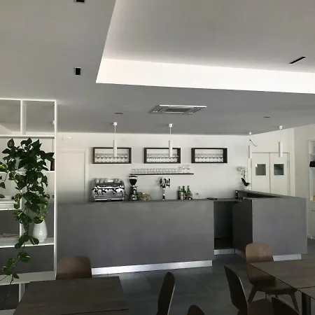 아파트 The Riverside 미라