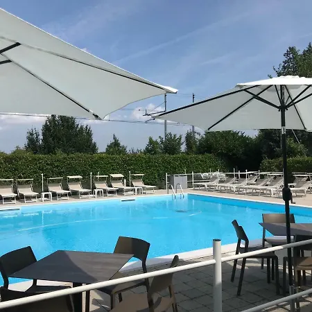The Riverside Apartman Mira